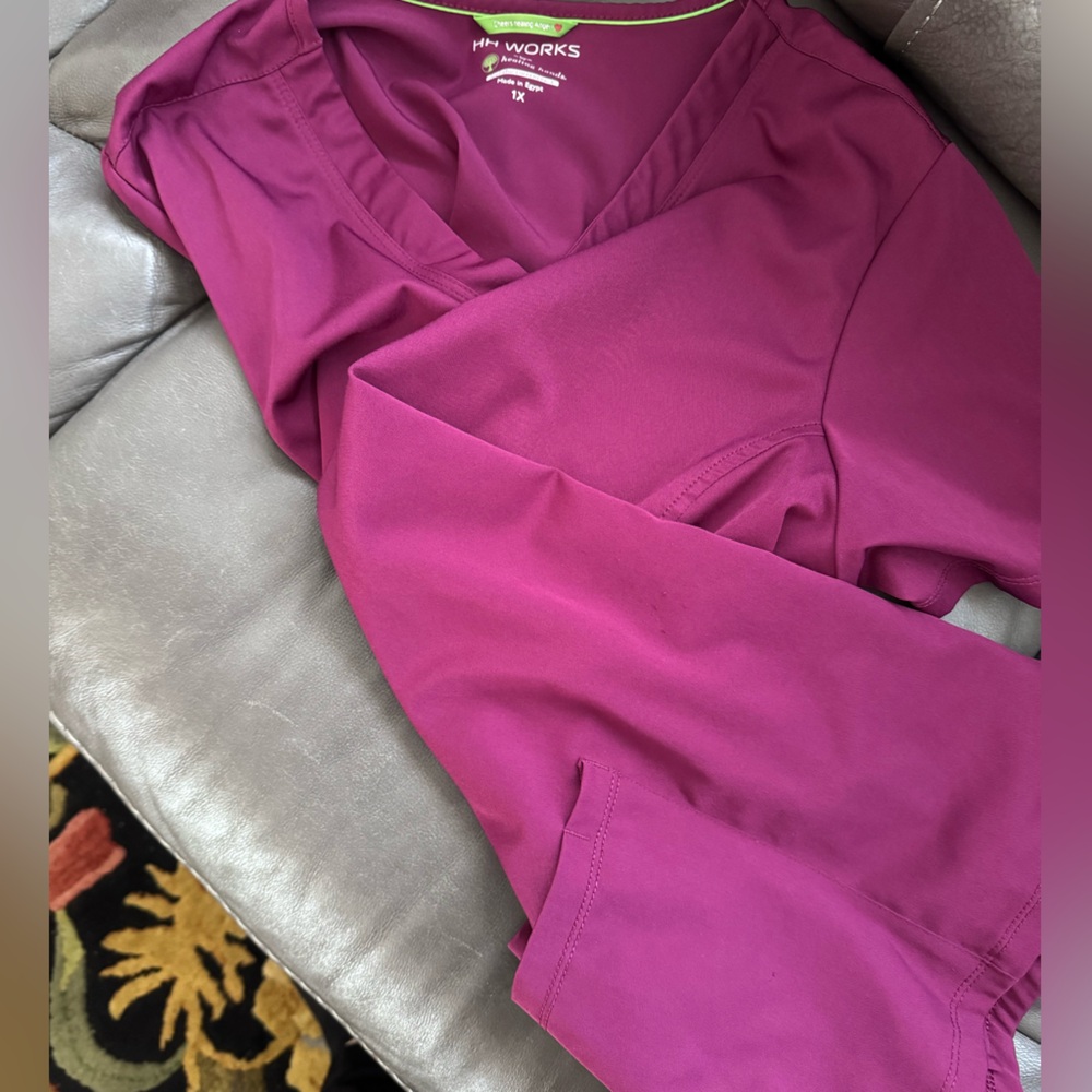 Women’s scrub top